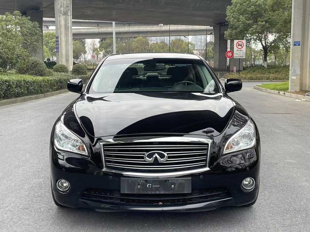 Infiniti Q70