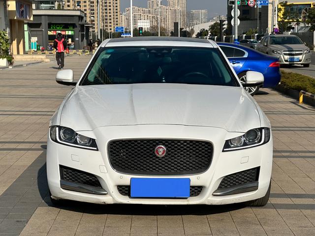 Jaguar XF