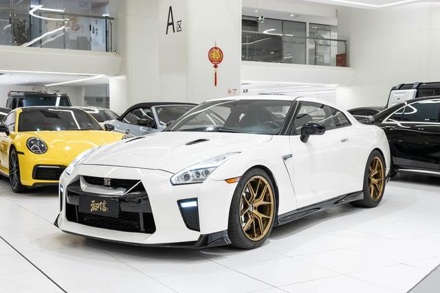 Nissan GT-R