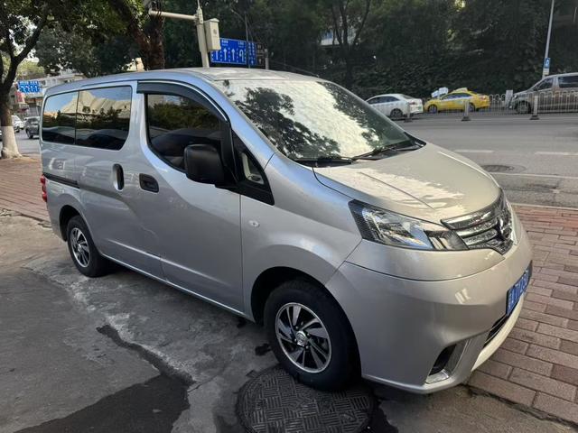 Nissan NV200