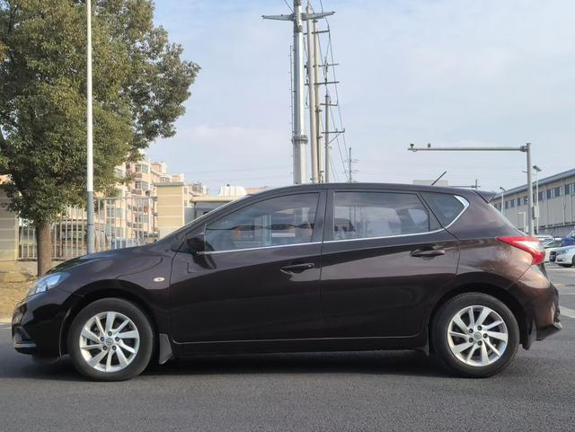 Nissan Tiida