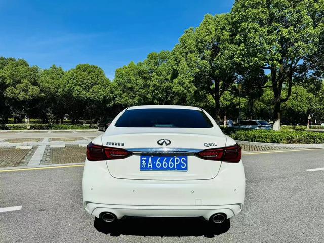 Infiniti Q50L