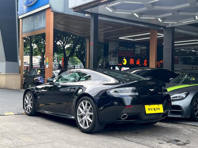 Aston Martin Vantage