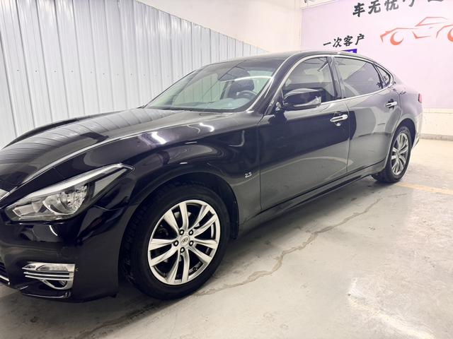 Infiniti Q70