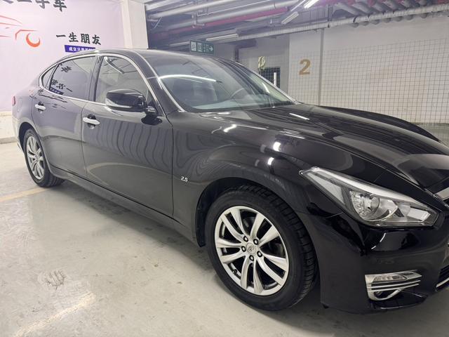 Infiniti Q70