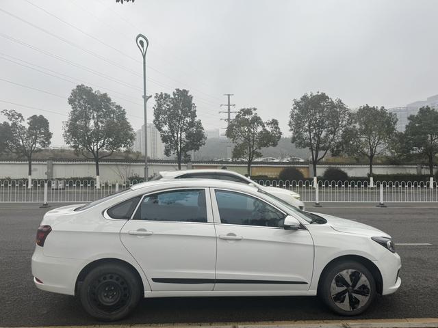 Dongfeng Fengshen E70