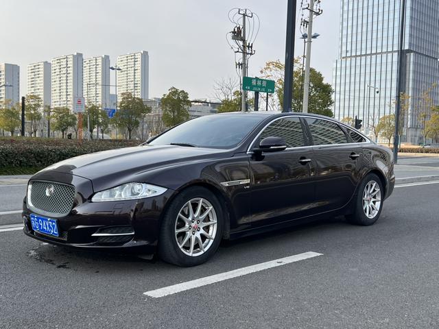 Jaguar XJ