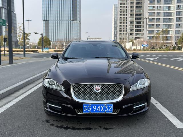 Jaguar XJ