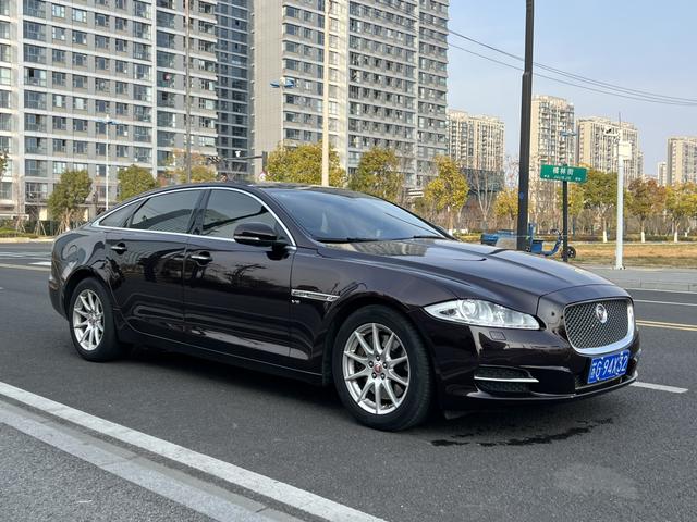 Jaguar XJ