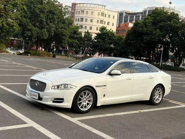 Jaguar XJ