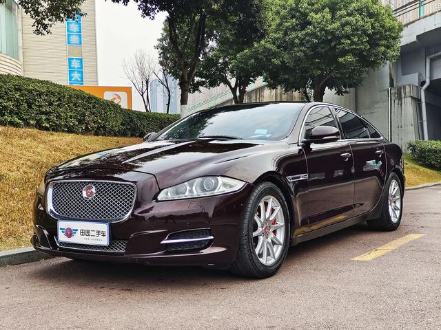 Jaguar XJ