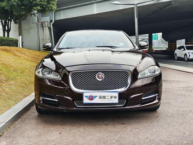 Jaguar XJ