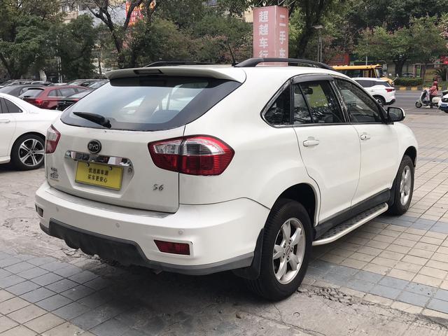 BYD S6