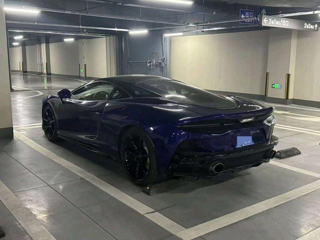 McLaren GT