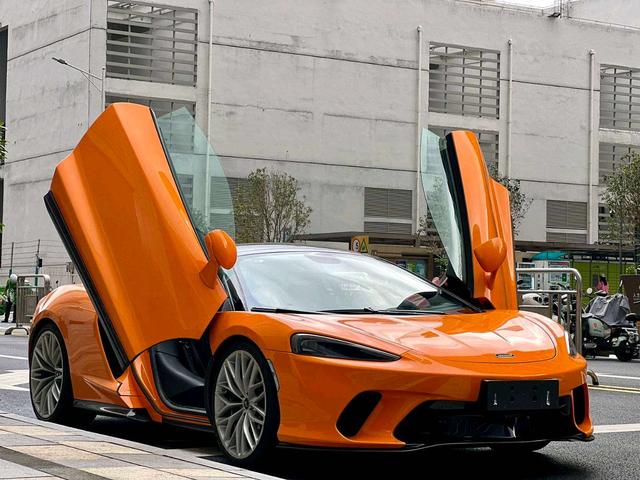 McLaren GT