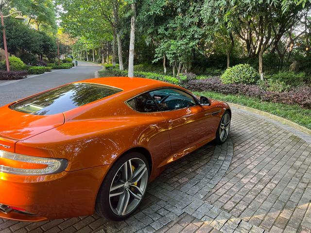 Aston Martin Virage