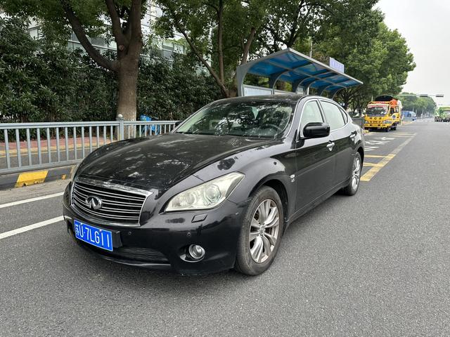 Infiniti Q70