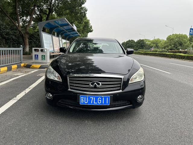 Infiniti Q70