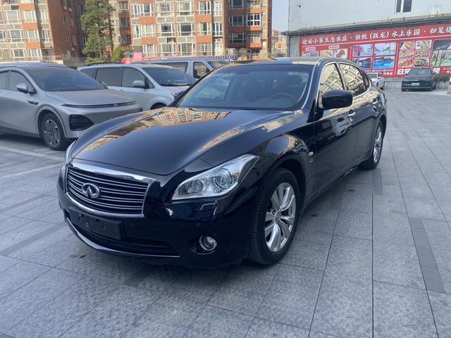 Infiniti Q70