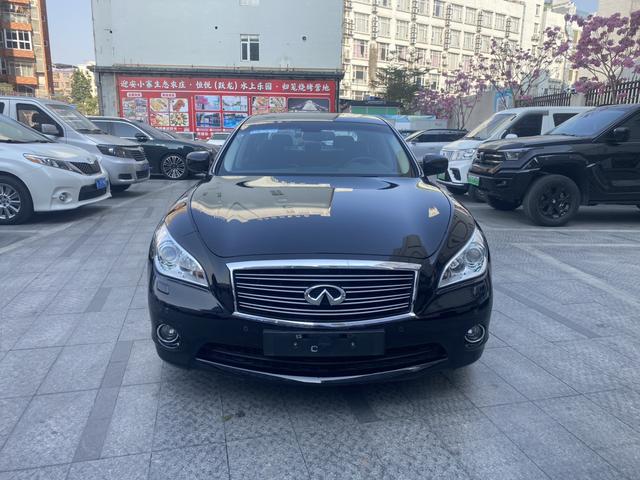 Infiniti Q70