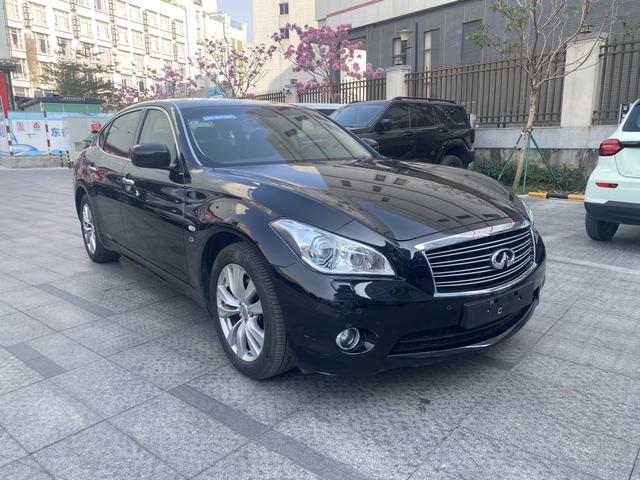 Infiniti Q70