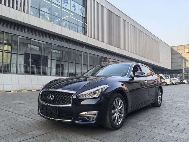 Infiniti Q70