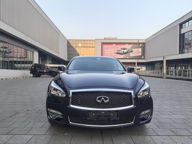 Infiniti Q70