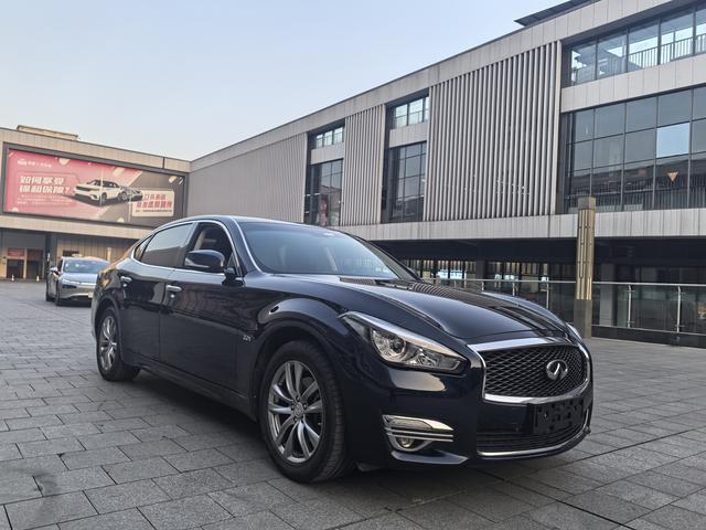 Infiniti Q70