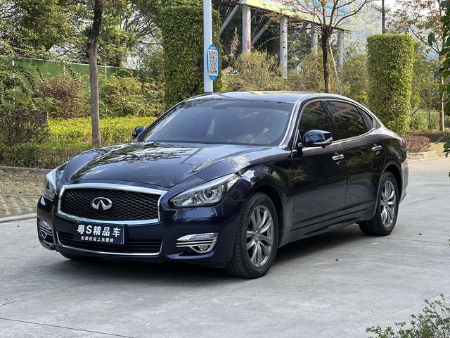 Infiniti Q70