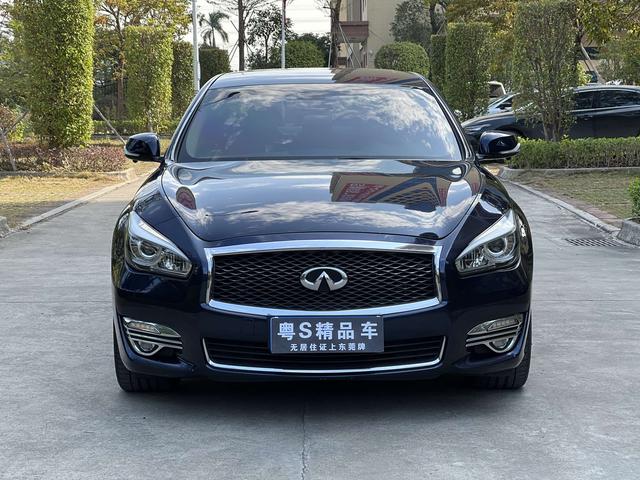 Infiniti Q70