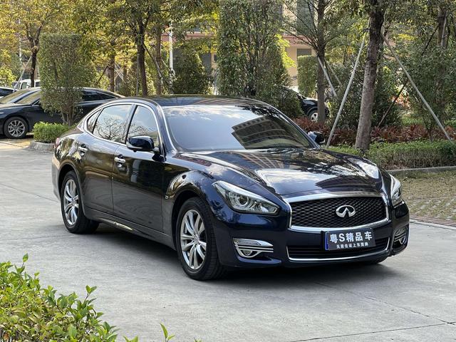 Infiniti Q70