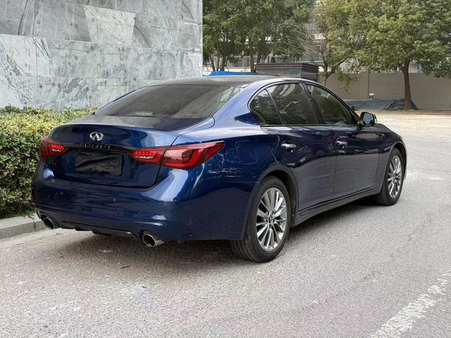 Infiniti Q50L