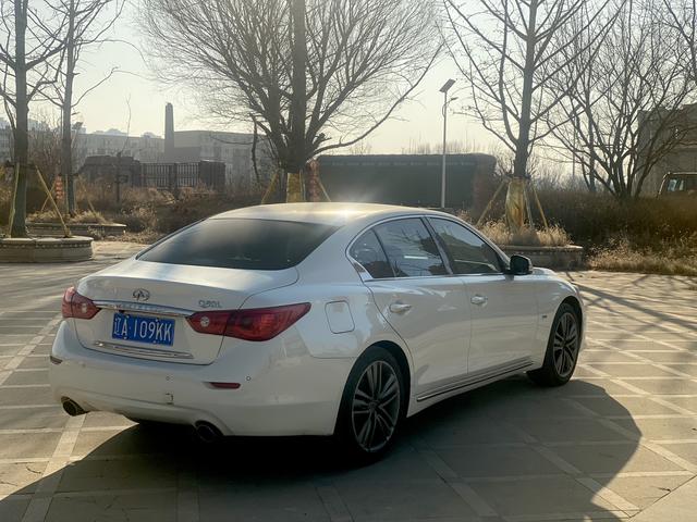 Infiniti Q50L