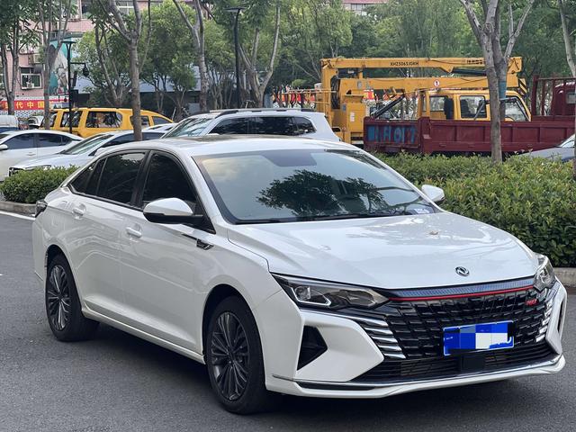 Dongfeng Yixuan MAX