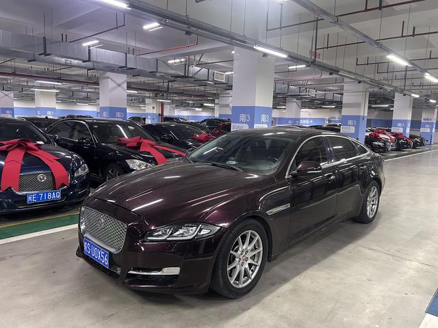 Jaguar XJ