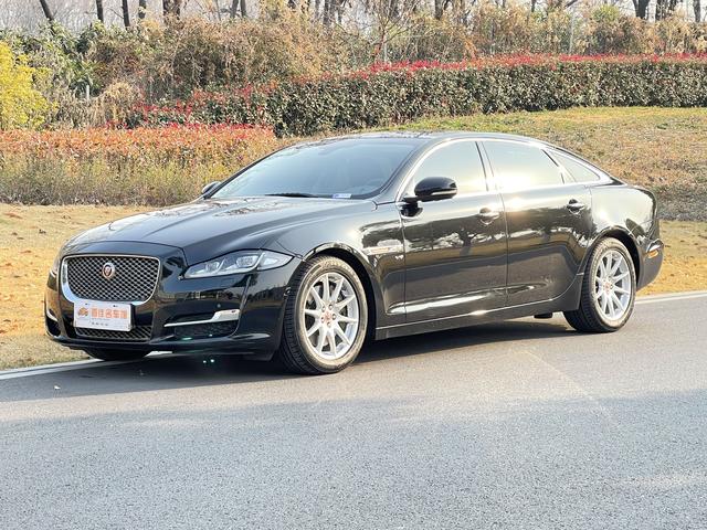 Jaguar XJ