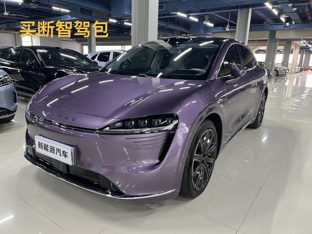 Luxeed Zhijie R7