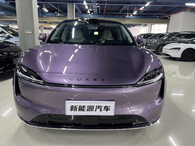 Luxeed Zhijie R7