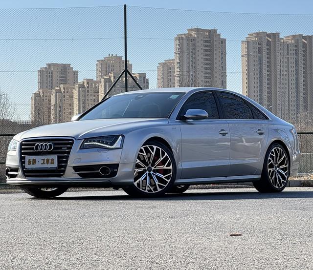 Audi S8