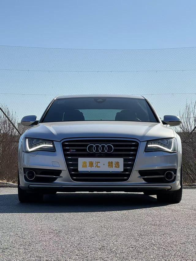 Audi S8