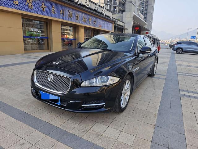 Jaguar XJ