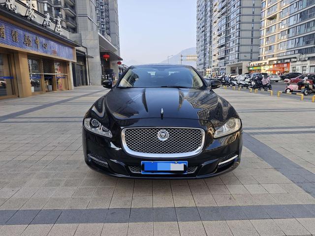 Jaguar XJ