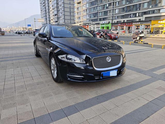 Jaguar XJ