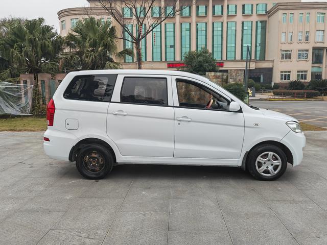 Dongfeng Fengon 330