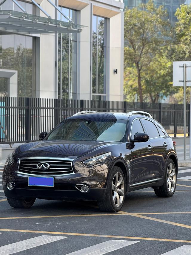 Infiniti QX70