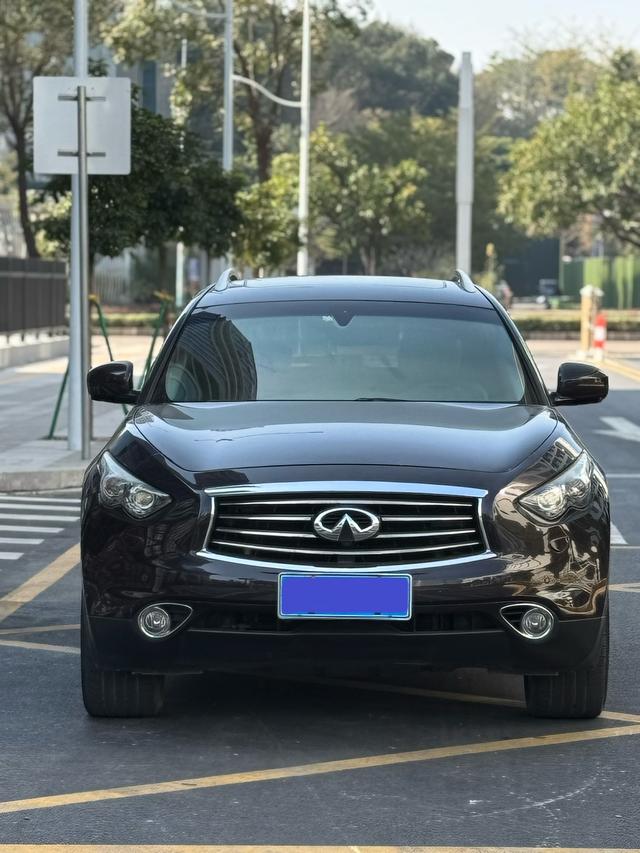 Infiniti QX70