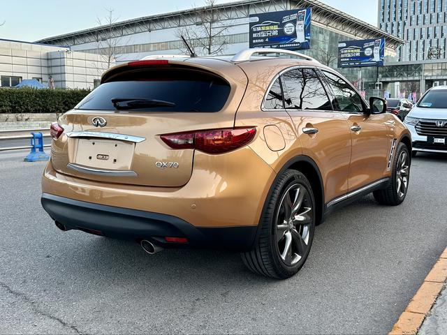 Infiniti QX70