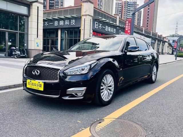 Infiniti Q70