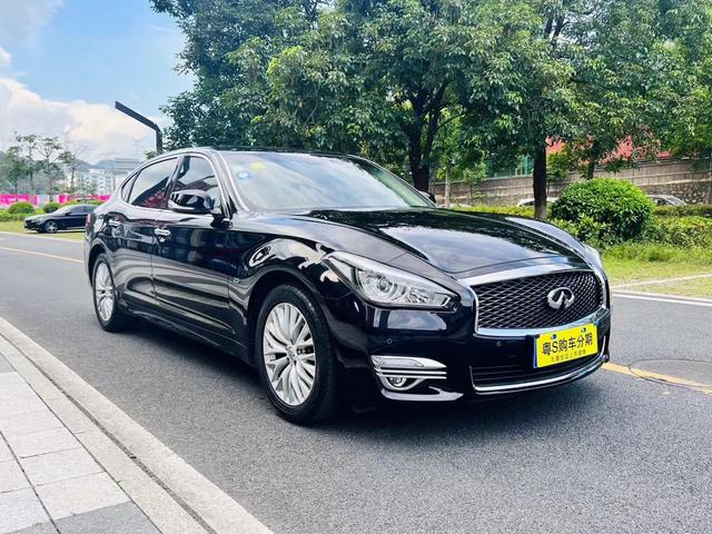 Infiniti Q70