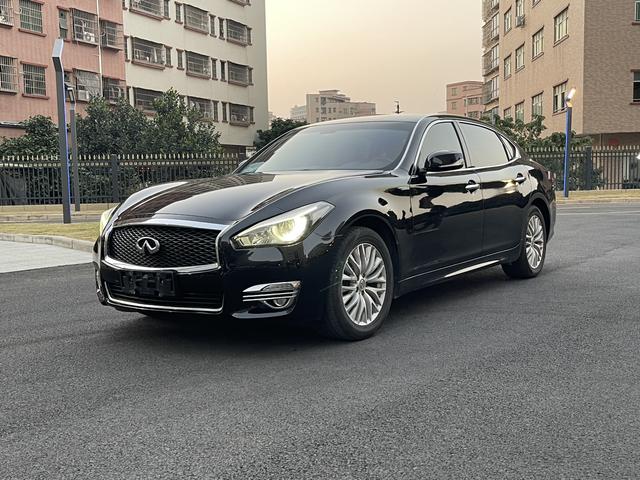 Infiniti Q70